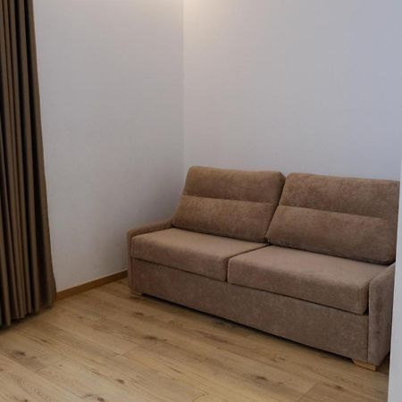 Sibb Hotel Тирана Екстериор снимка