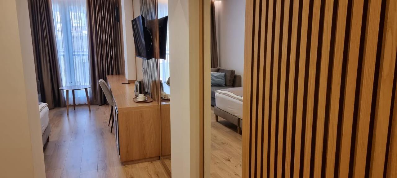 Sibb Hotel Тирана Екстериор снимка