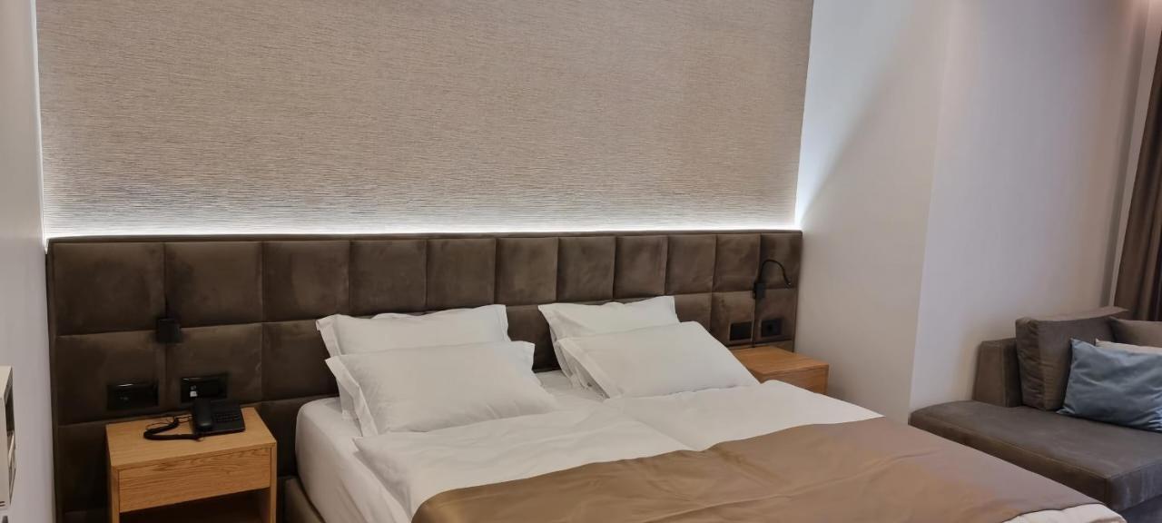 Sibb Hotel Тирана Екстериор снимка