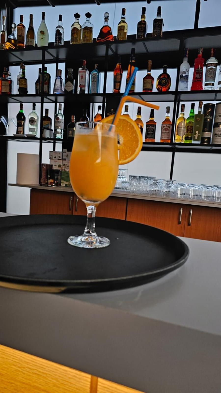Sibb Hotel Тирана Екстериор снимка
