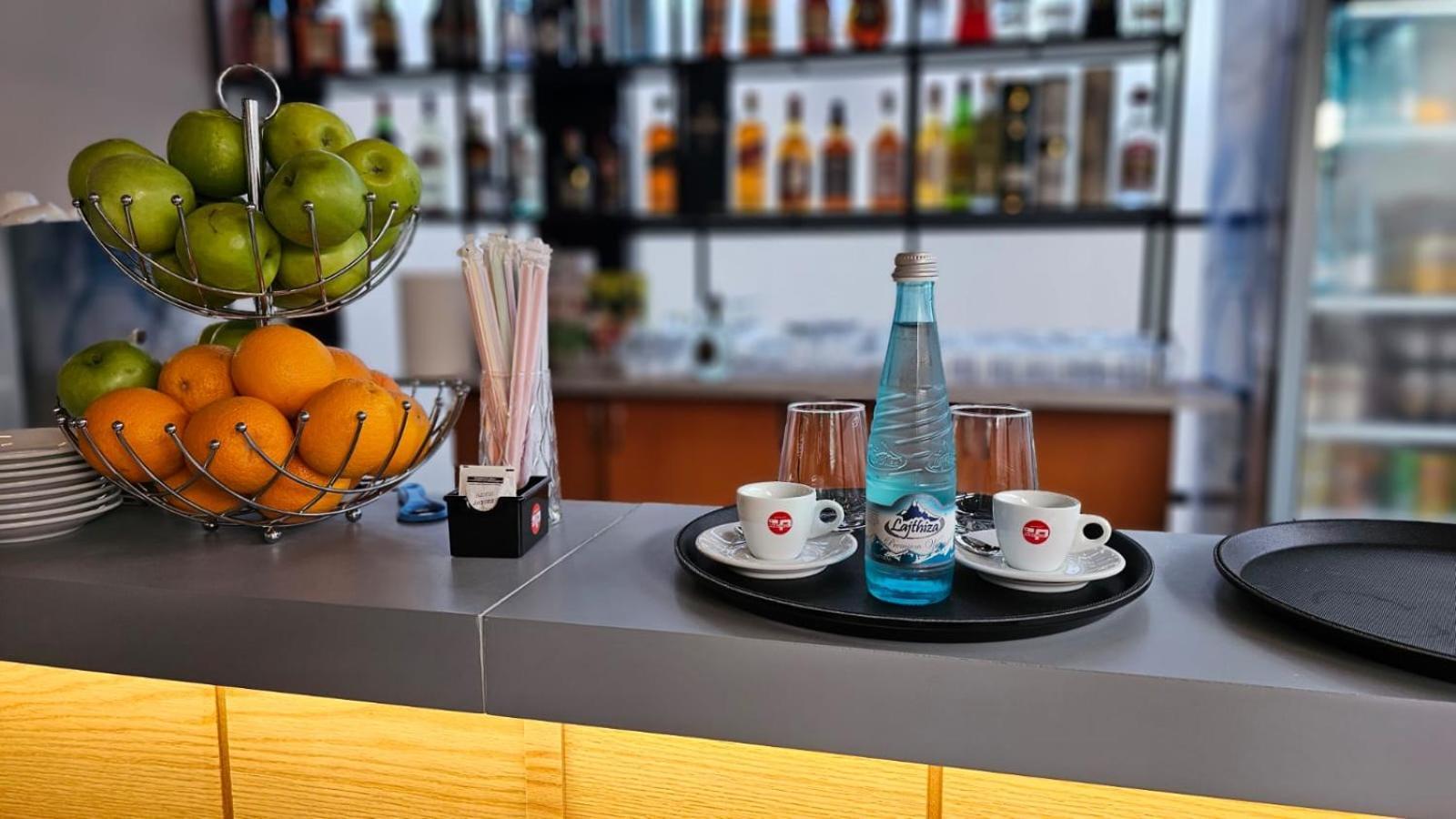 Sibb Hotel Тирана Екстериор снимка