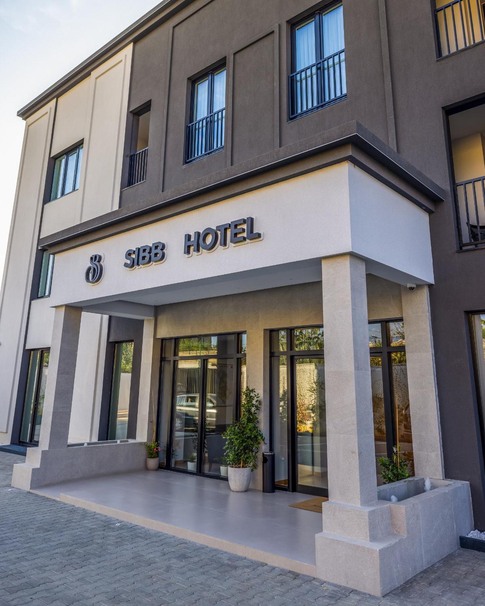 Sibb Hotel Тирана Екстериор снимка