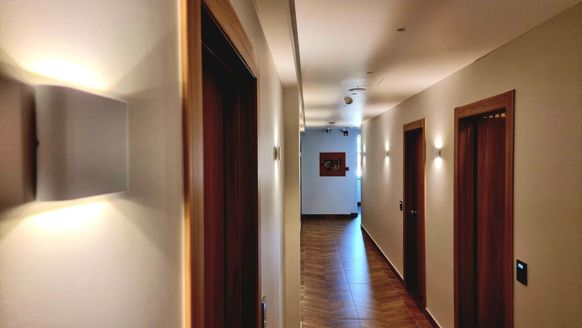 Sibb Hotel Тирана Екстериор снимка