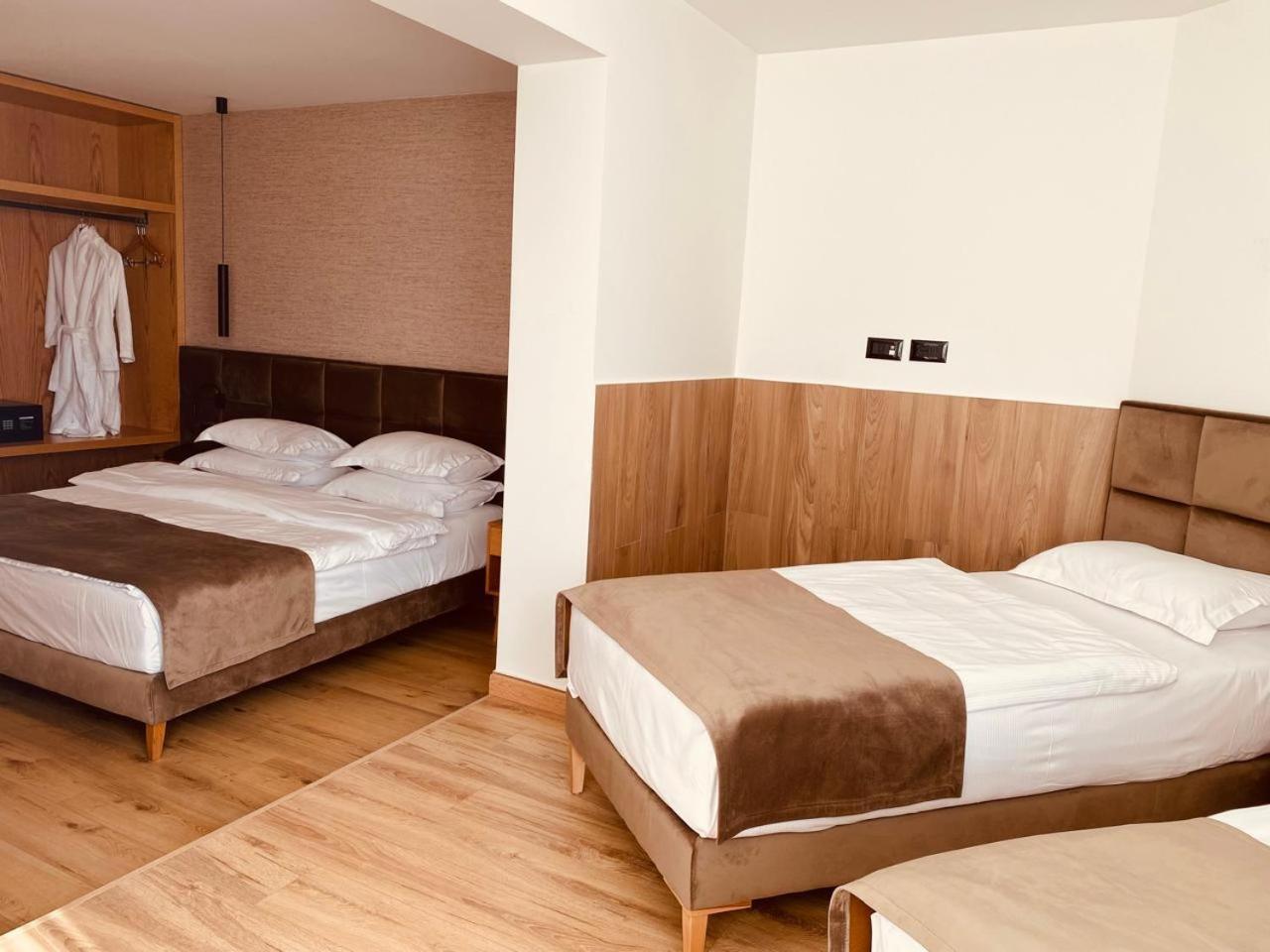 Sibb Hotel Тирана Екстериор снимка